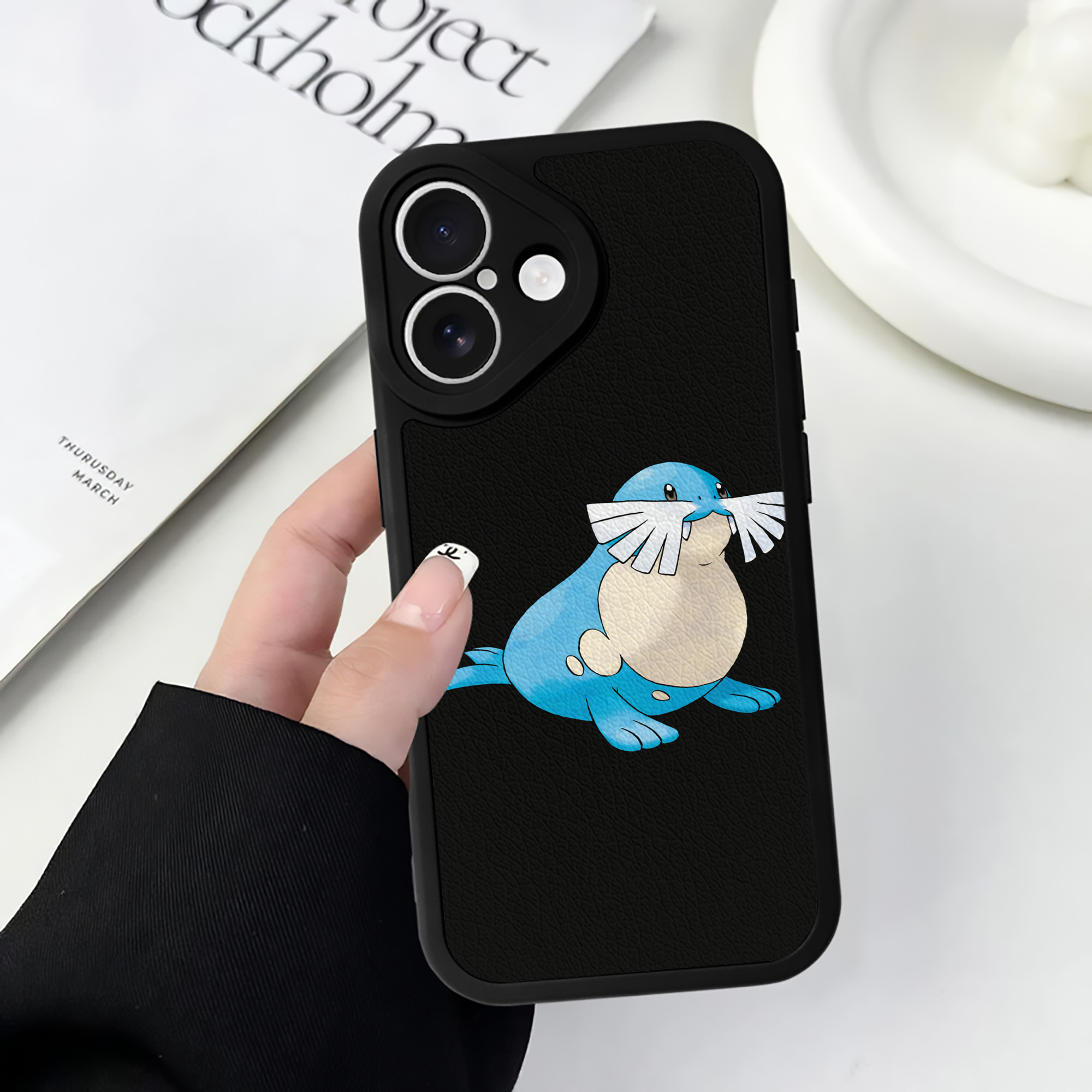 （画像用） ポケットモンスター Pokémon 【iPhone 16シリーズ対応】シリコンスマホケース（レザー調） 材質：シリコン